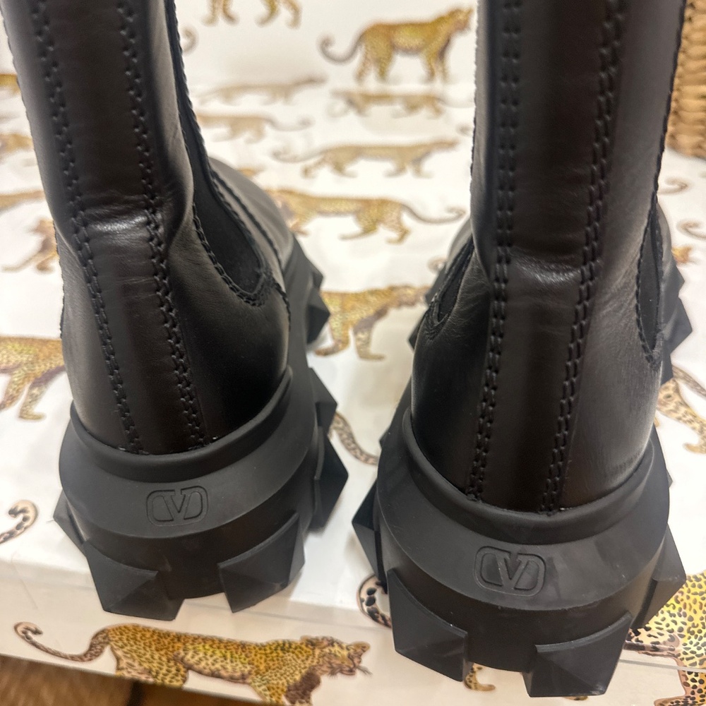 Authentic Valentino stud leather boots - size 38 1/2 - Picture 8 of 8
